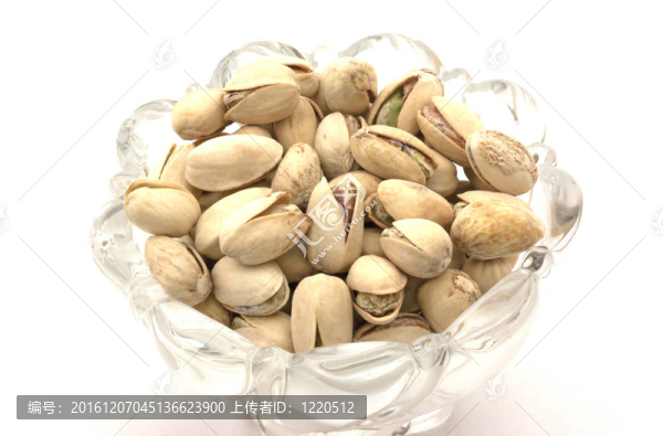 玻璃碗裝滿開(kāi)心果