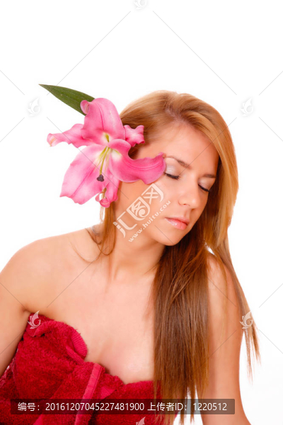 美麗的長(zhǎng)發(fā)女孩放松