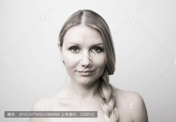 年輕漂亮的女人
