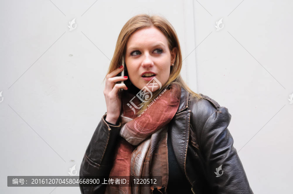 戶外肖像年輕女子