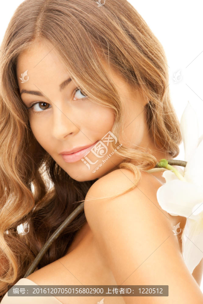 美麗的女人與白色的花