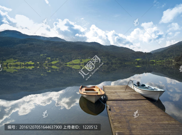 在挪威峽灣寧靜的風景