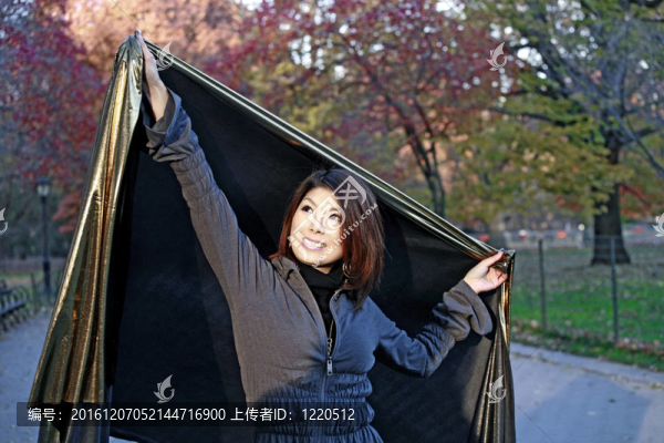 公園中的亞洲女孩