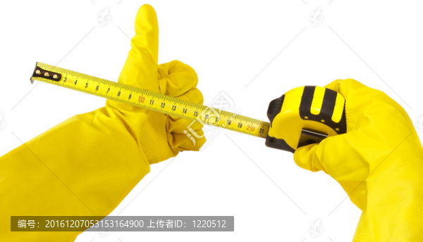 戴著手套的手拿著卷尺白色隔離