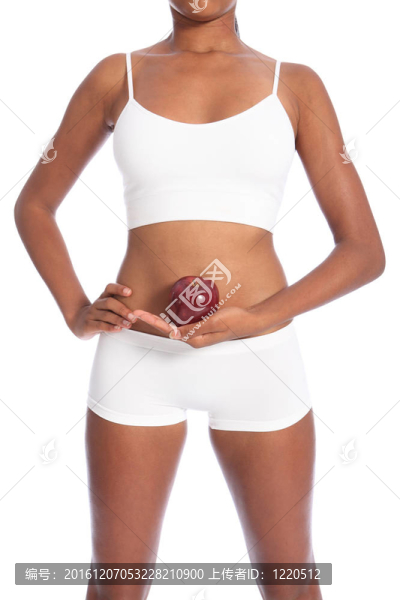 健康的非洲裔婦女和紅蘋果