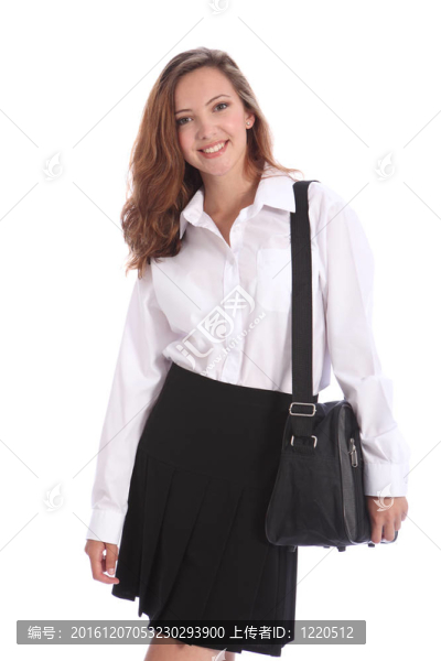 穿著校服的漂亮的十幾歲的學生女孩