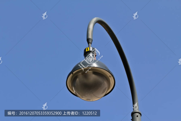 孤立的路燈