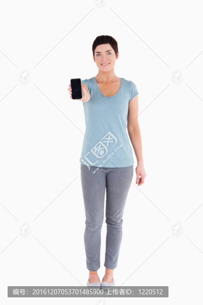 展示智能手機(jī)的女人