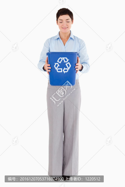 商人拿著回收箱