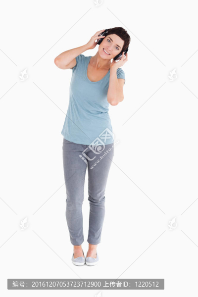 女人聽(tīng)音樂(lè)