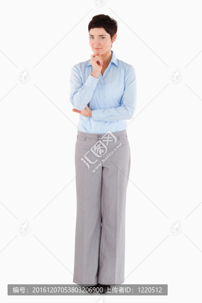 周到的商人站起來