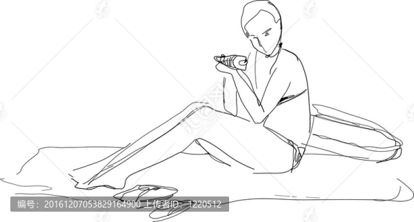 女孩在海灘上坐著吃泳裝