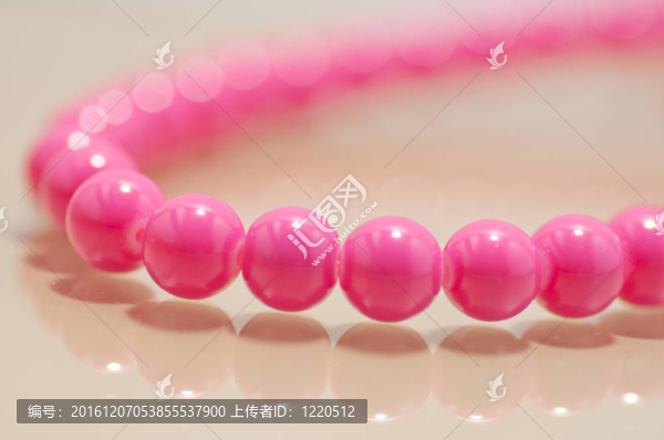 粉色珍珠項(xiàng)鏈
