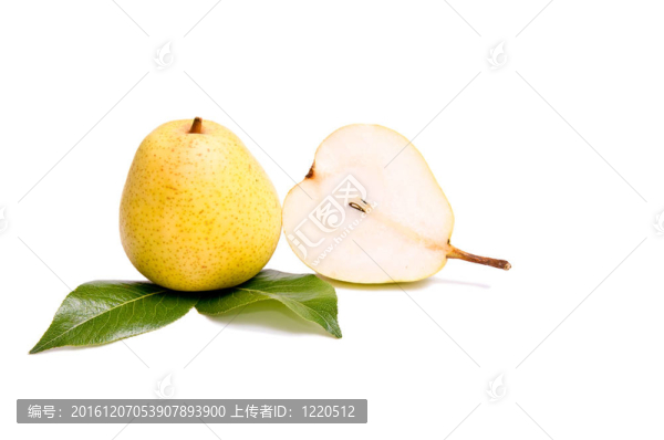 成熟的；白色的美味梨子。