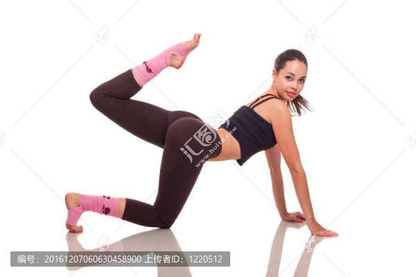 小女孩做運動