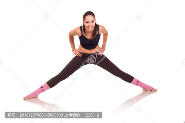 小女孩做健身操