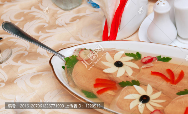 從肉類和雞蛋Aspic