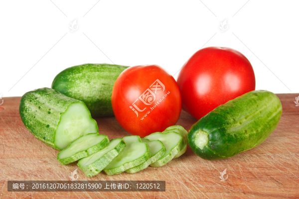 西紅柿和黃瓜切碎