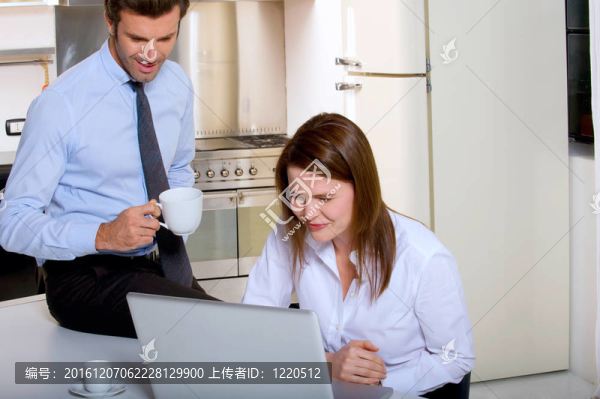 上班前喝咖啡