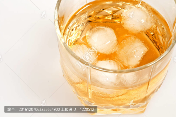 冰玻璃酒杯