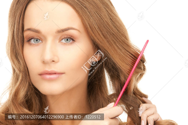 帶梳子的美女