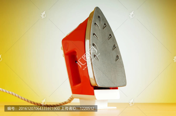現(xiàn)代電熨斗對彩色背景
