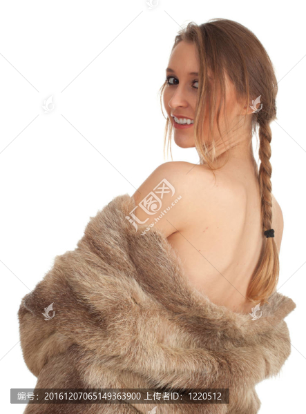 穿著毛皮大衣的漂亮女人
