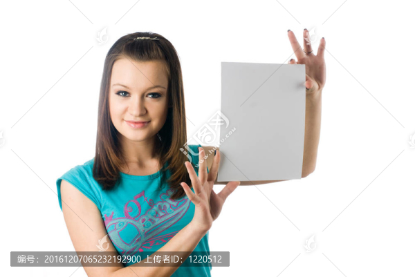 女孩用白紙