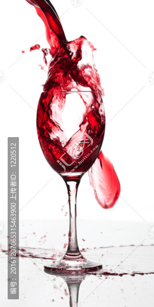 倒紅酒