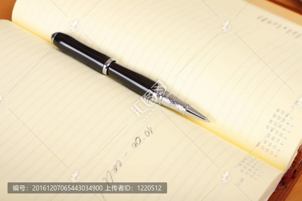 桌上的個(gè)人組織者和筆