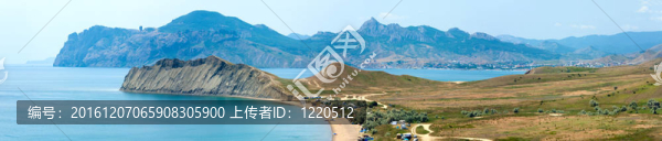 夏天的海岸線(xiàn)。