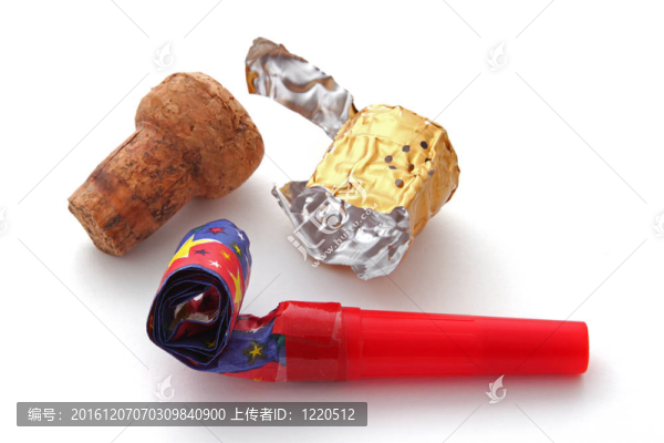 香檳軟木；白色背景上的鋁箔和吹風(fēng)機(jī)。