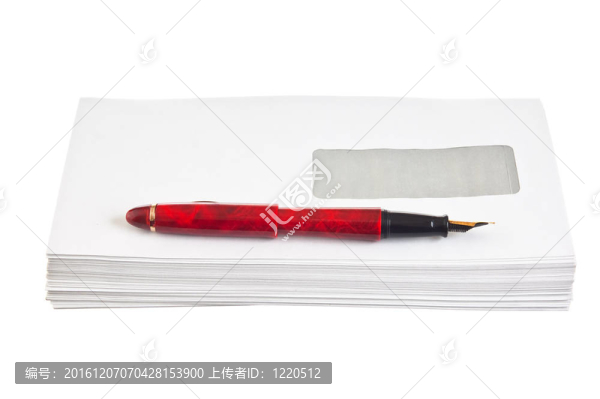郵件信封和鋼筆