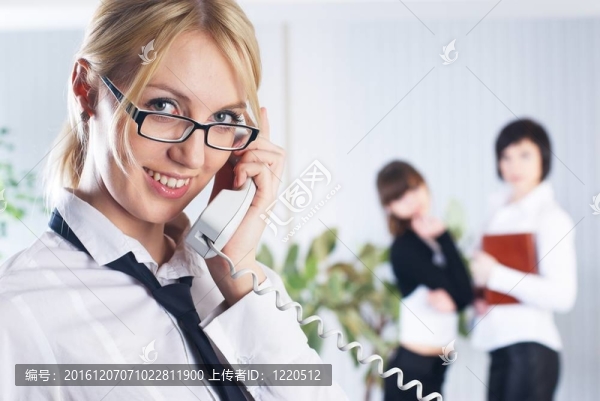打電話(huà)的女人