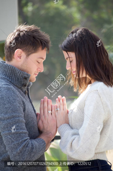 年輕漂亮的白人夫婦