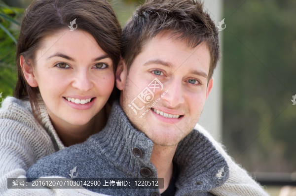 年輕漂亮的白人夫婦