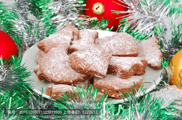 圣誕餅干；球和裝飾