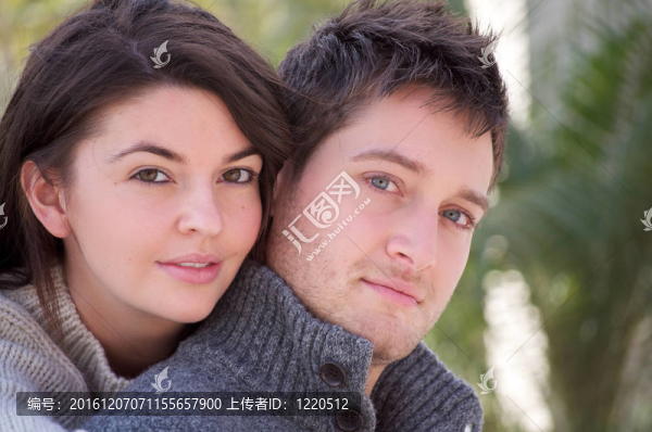 年輕漂亮的白人夫婦