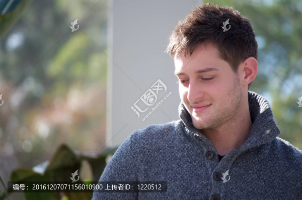 年輕有魅力的男人