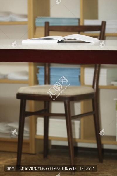 書房；專注于書