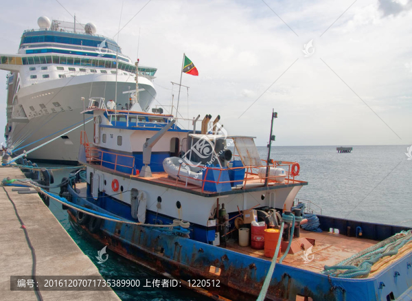 舊的藍色和白色的拖輪Luxury,Cruise,Ship