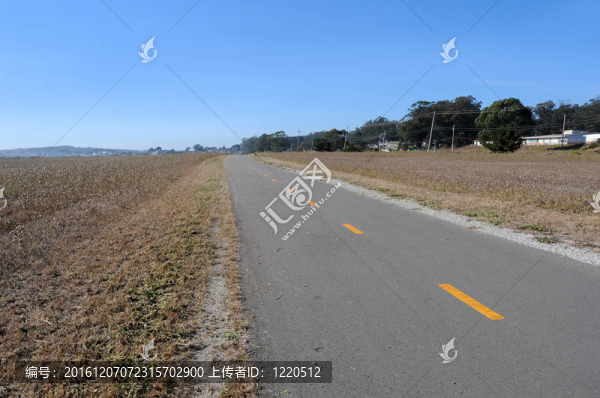 狹窄的自行車道道路