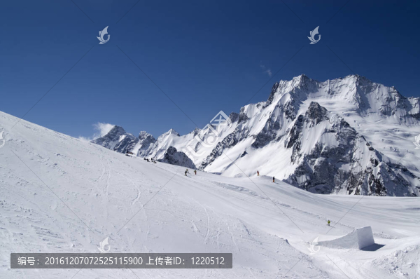 滑雪場。滑雪勝地。