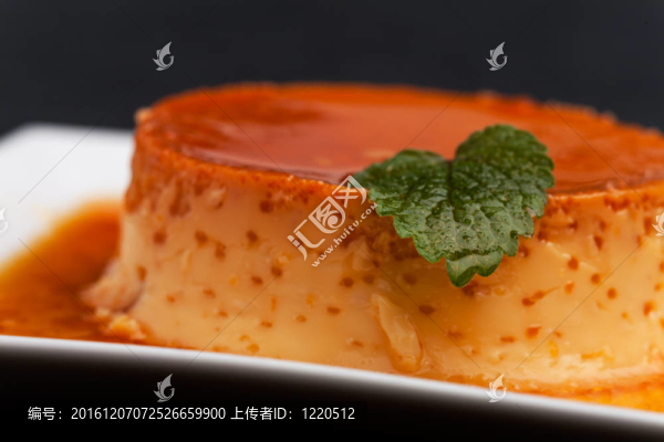奶油焦糖在方形板
