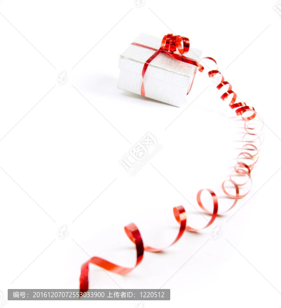帶紅絲帶的禮品盒