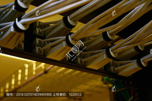 連接到終端塊的以太網(wǎng)電纜