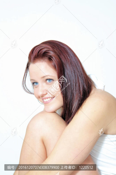 美麗的藍眼睛的孩子的舉動