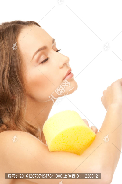 美麗的女人用海綿