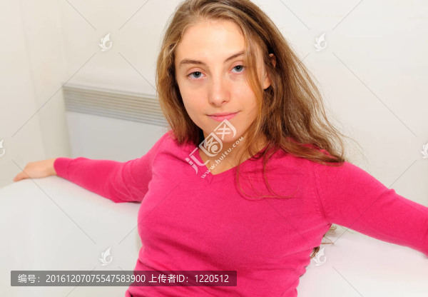 年輕漂亮的女人