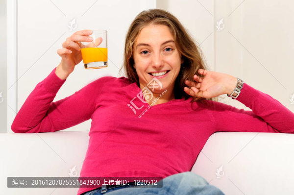 年輕漂亮的女人